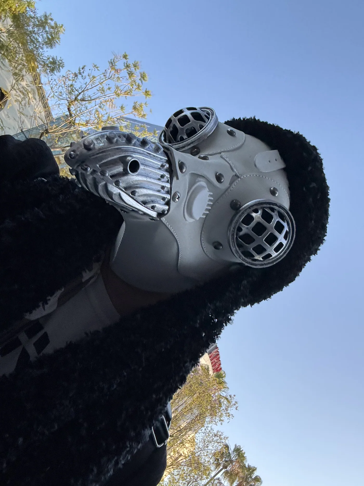 The Skex Pl'nesh mask :: a beaked respirator gargoyle